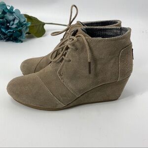 Toms desert wedge suede lace up bootie 9